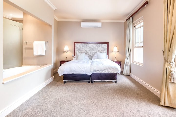 Room 14 of 220