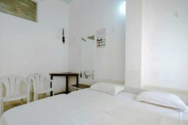 Room 5 of 12