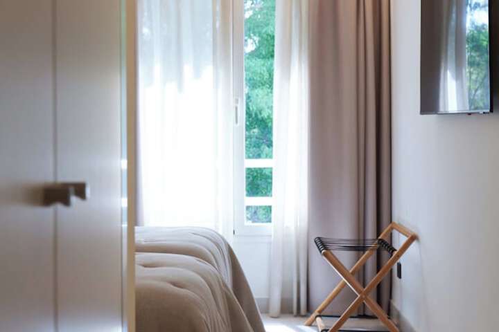 Room 6 of 24