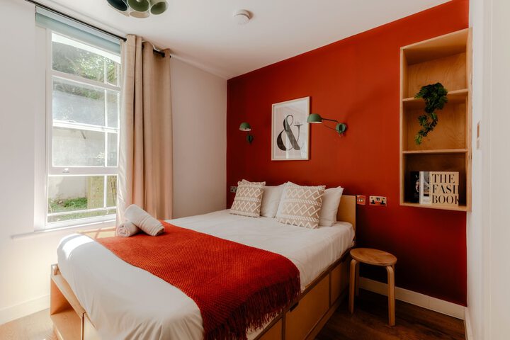 Room 14 of 28