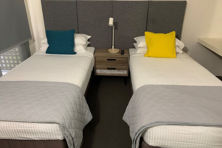 Room 10 of 76