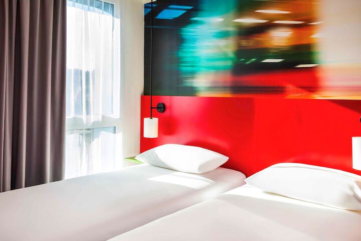Room 3 of 40