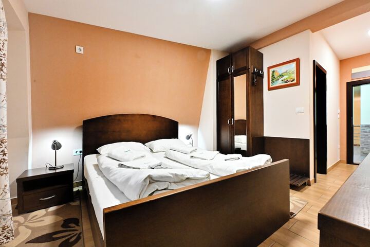 Room 13 of 42
