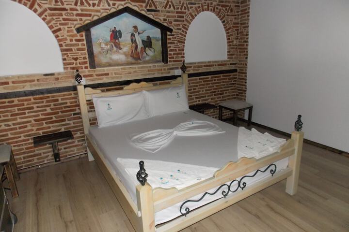 Room 2 of 55