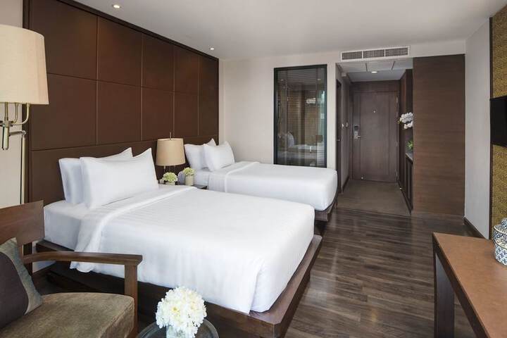 Room 15 of 37