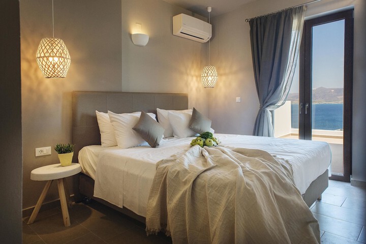 Room 2 of 72