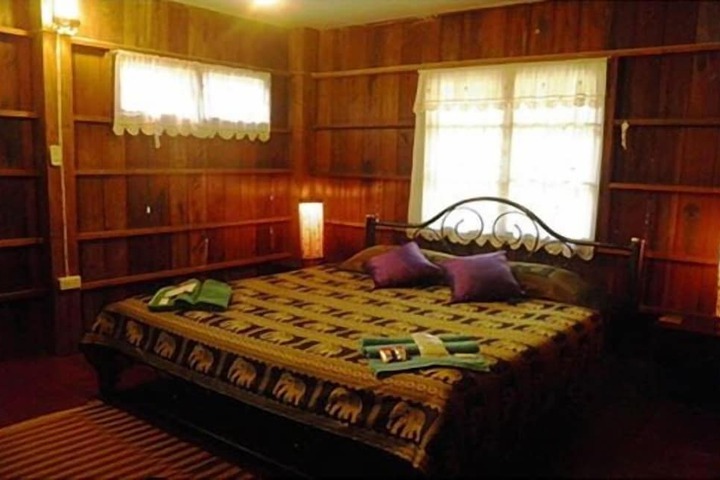 Room 4 of 33
