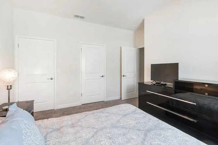 Room 4 of 27