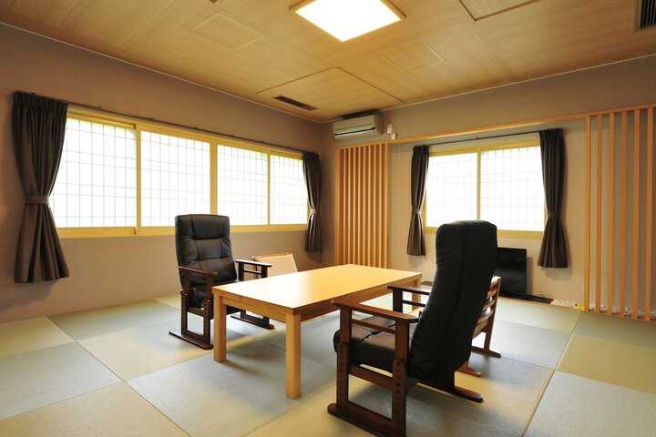 Room 15 of 105