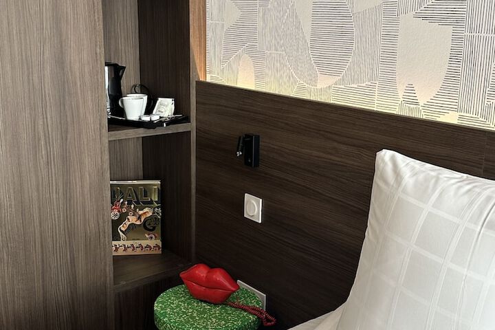 Room 6 of 40