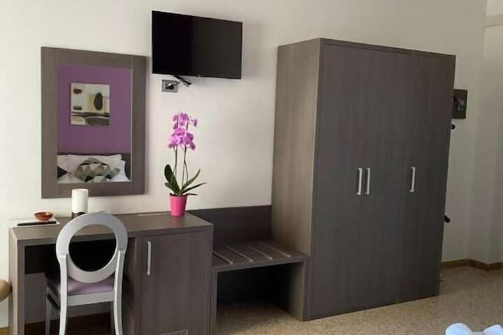 Room 9 of 15