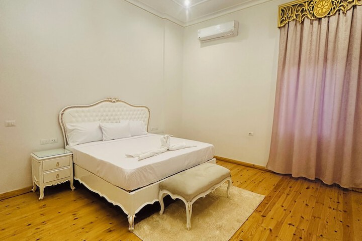 Room 11 of 82