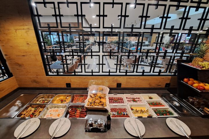 Dining 53 of 57