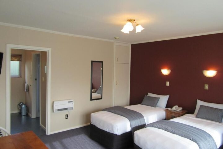 Room 2 of 52