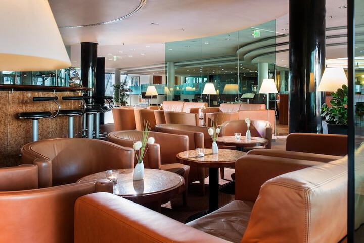 Lounge 106 of 157