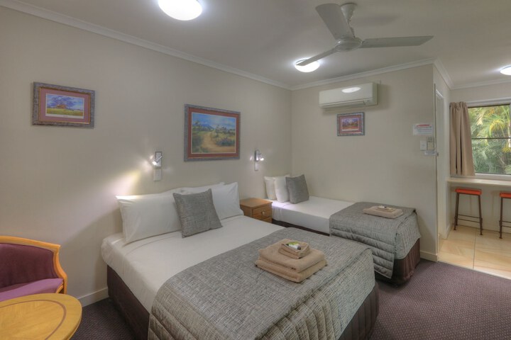 Room 2 of 31