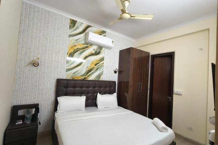 Room 21 of 34