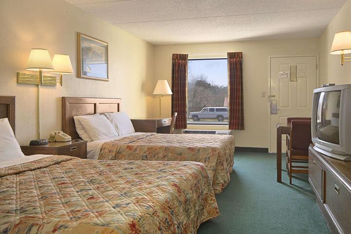 2 Queen Beds (7 of 7)