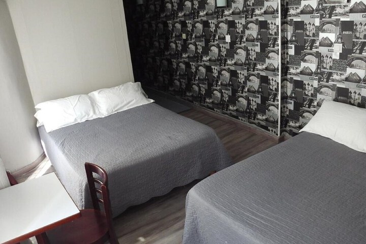 Room 8 of 11