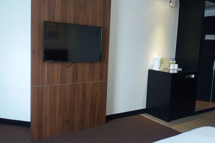 Room 10 of 31