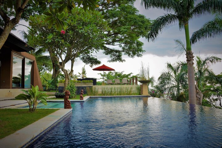 Pools & Facilities