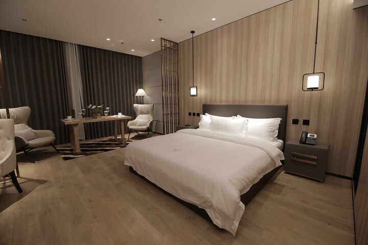 Room 9 of 20