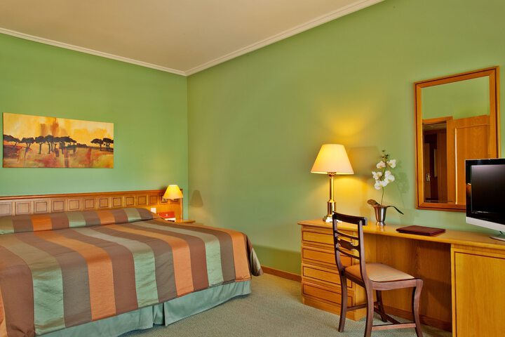 Room 9 of 48