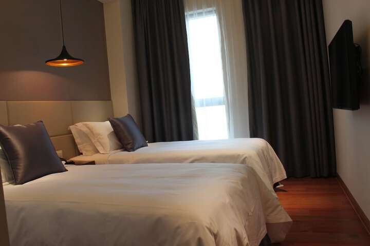 Room 14 of 108