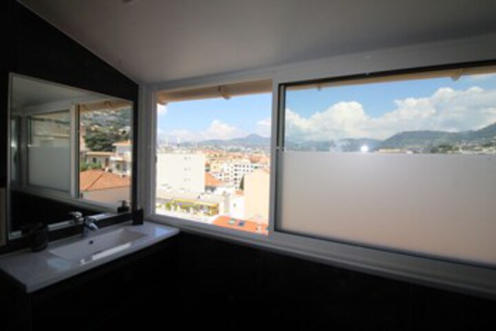 Room 3 of 27