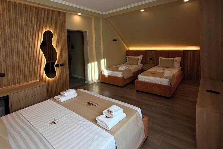Room 13 of 18