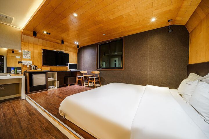 Room 25 of 36