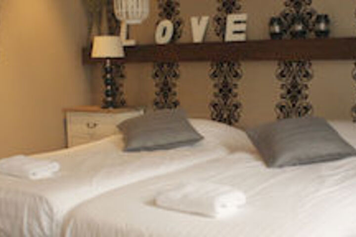Room 2 of 29