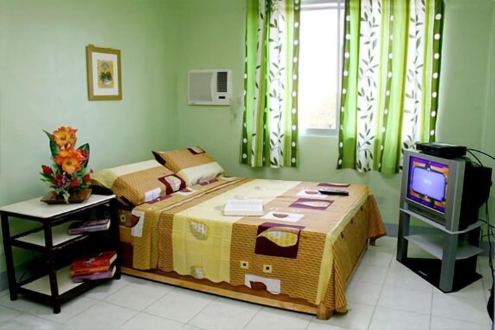 Room 13 of 25