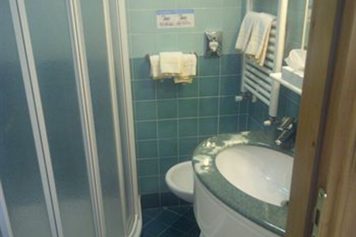 Room 2 of 29