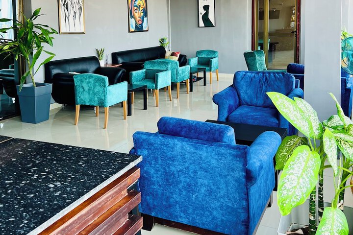 Lounge 46 of 57