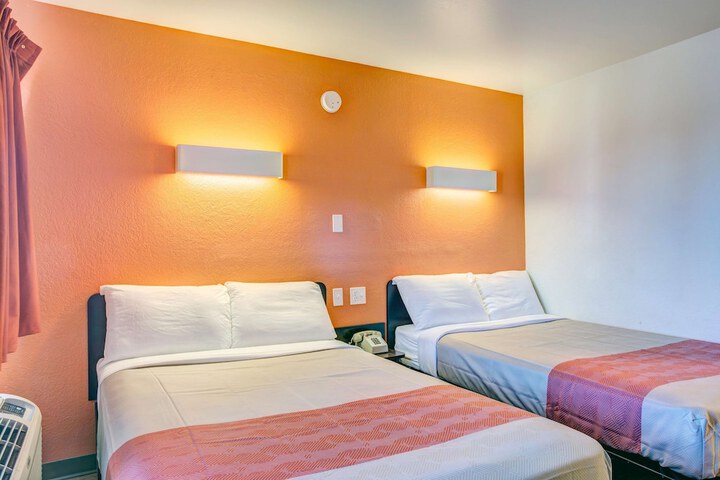 2 Double Beds (3 of 11)