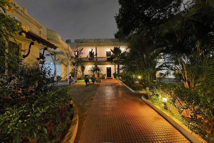 Hotel Exterior 45 of 48