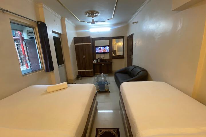 Room 53 of 83