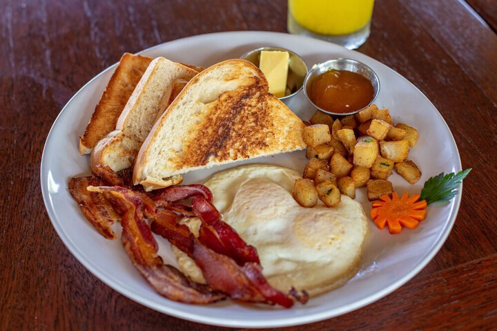 Breakfast/Coffee Service 152 of 179