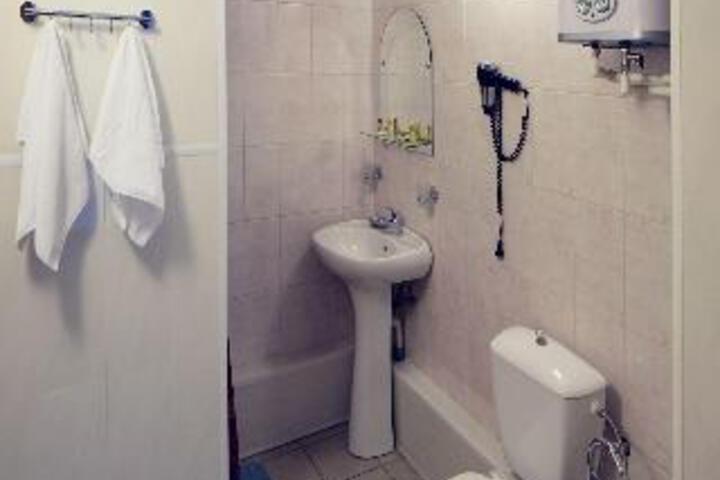 Room 8 of 9