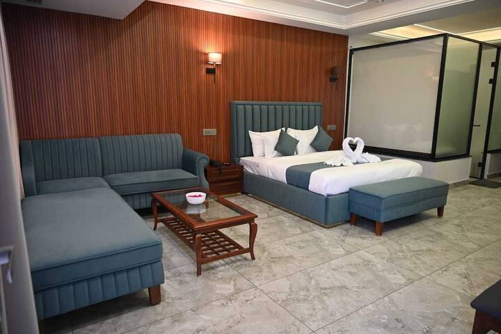 Room 9 of 14