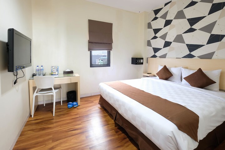 Room 9 of 36