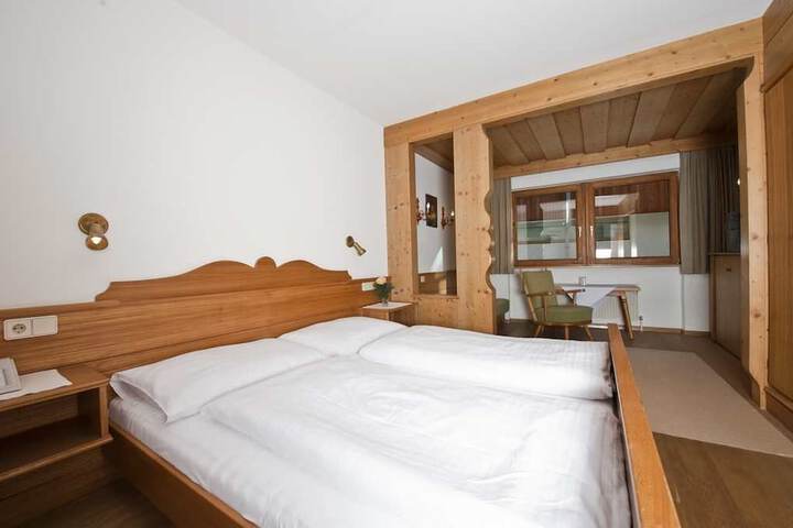 Room 2 of 56