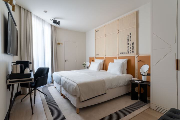 Room 35 of 133
