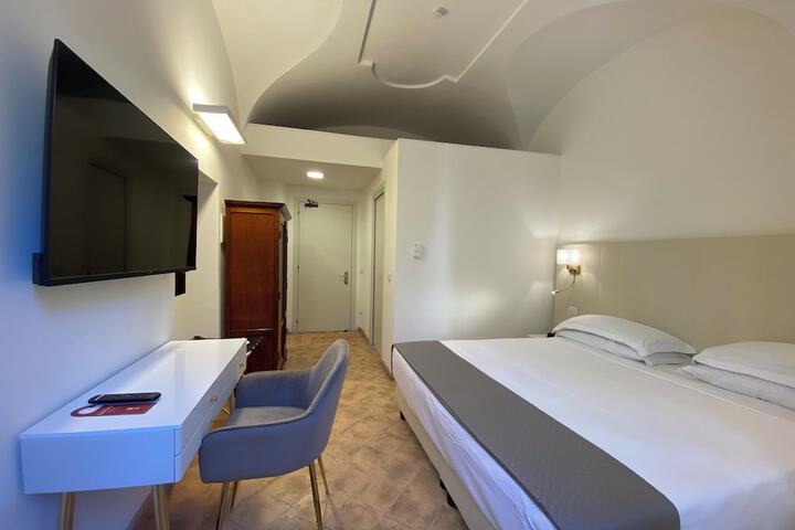 Room 52 of 180