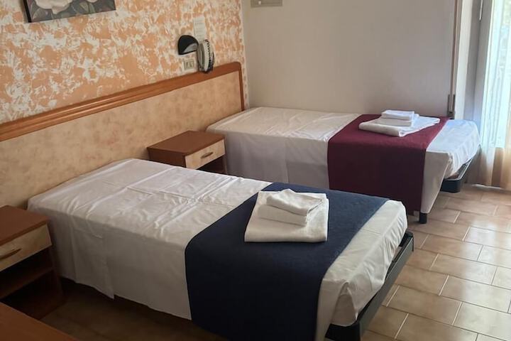 Room 4 of 24
