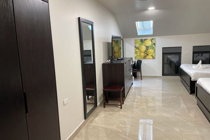 Room 60 of 243