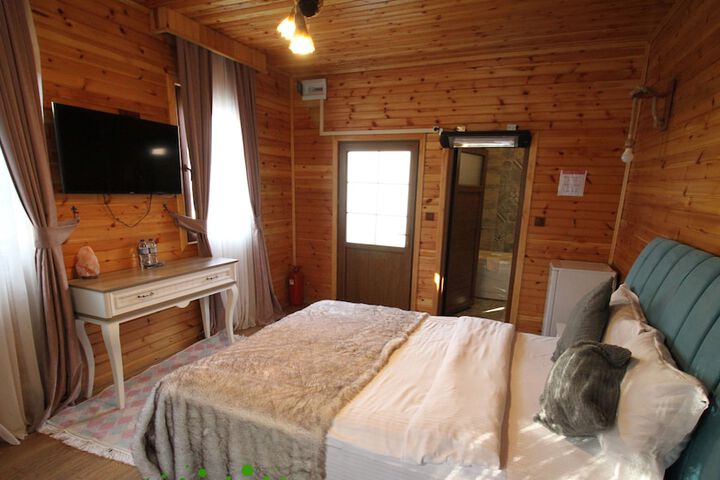 Room 3 of 43