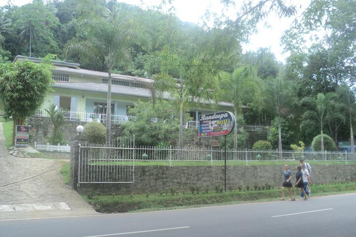 Rundeepa Hotel