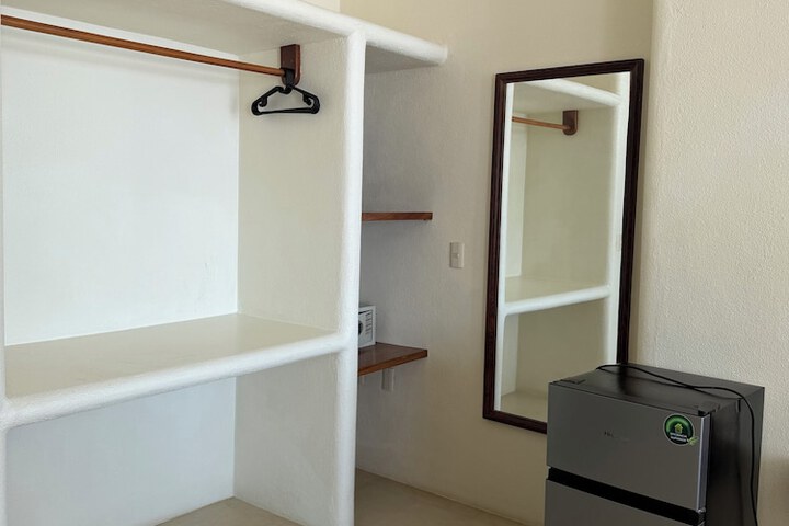 Room 2 of 119